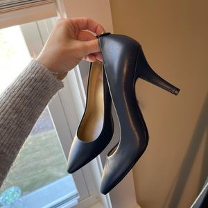Michael Kors Flex Pumps in Navy size 5.5